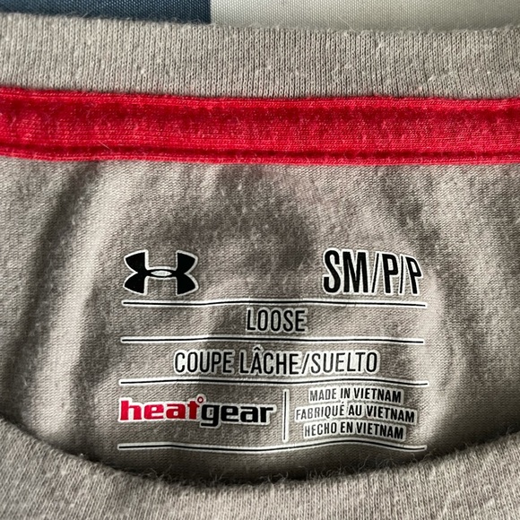 Men’s under armour, small casual tshirt - Picture 2 of 2